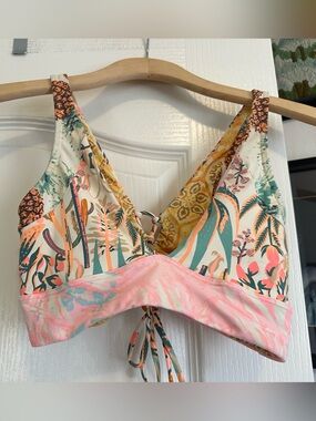Maaji Reversible Bikini Top. Size: Small. Great condition